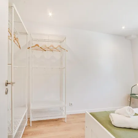 公寓 Campolide Charm Ii *